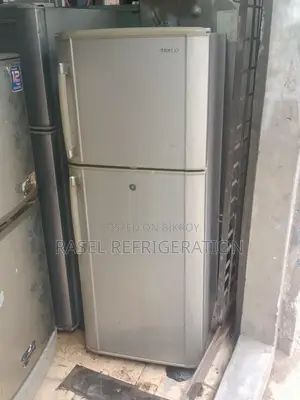 Non-frost running 12 CFT Samsung fridge. 1-month compressor warranty.