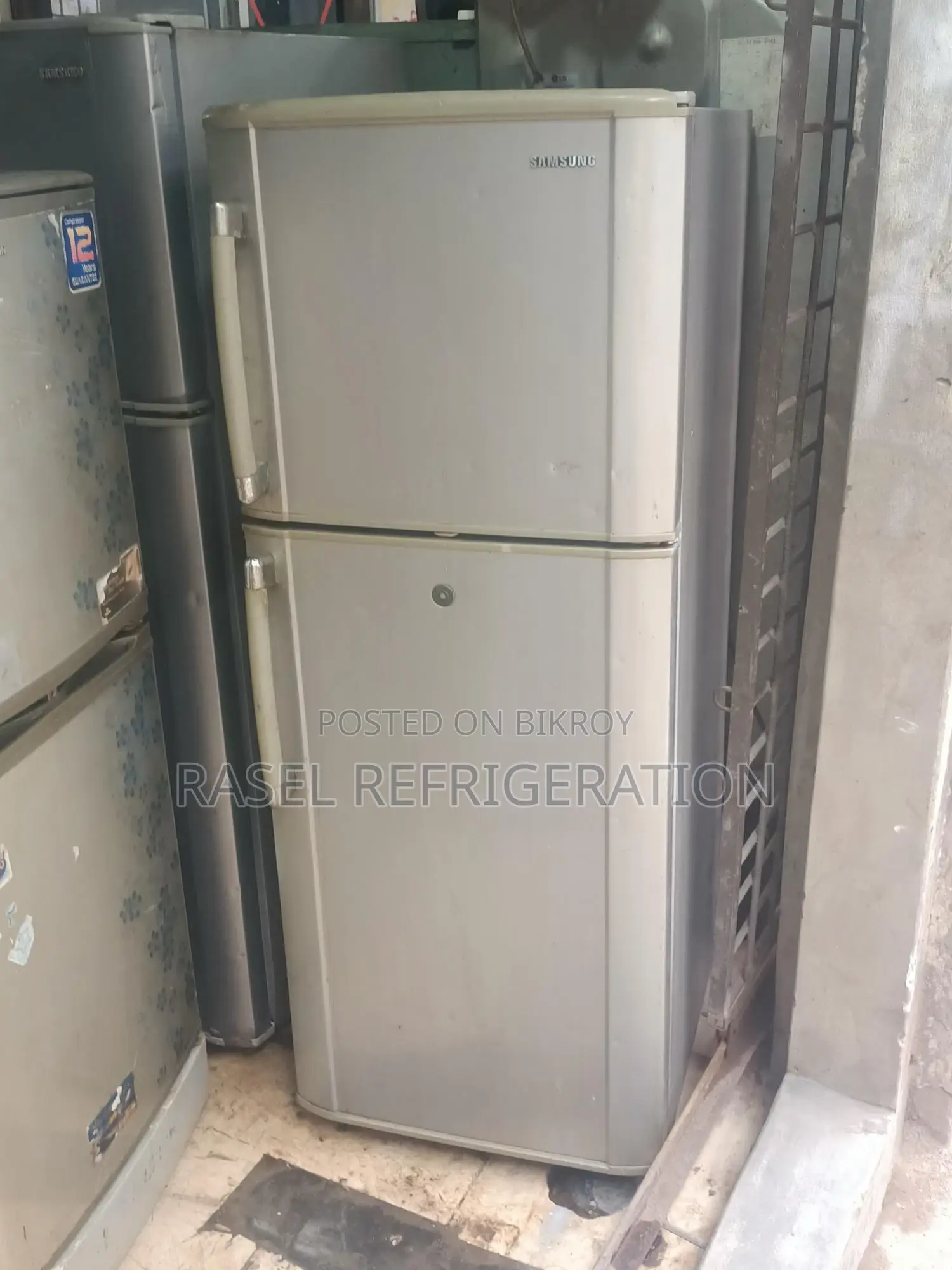 Non-frost running 12 CFT Samsung fridge. 1-month compressor warranty.