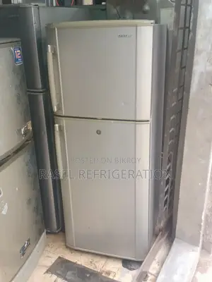 Non-frost running 12 CFT Samsung fridge. 1-month compressor warranty.