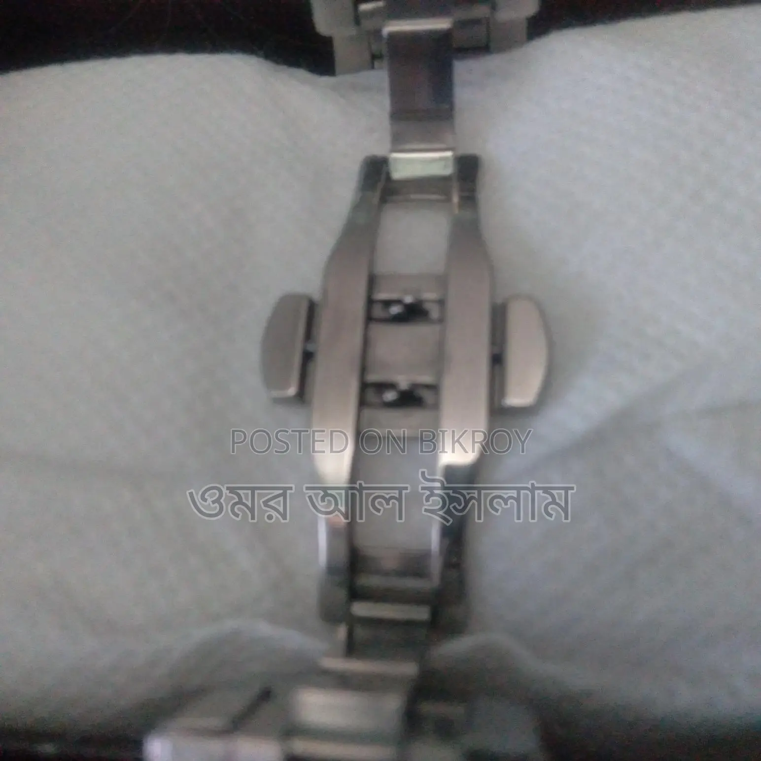 ঘড়িটি বিক্রির জন্য (এনালগ এবং ডিজিটাল)