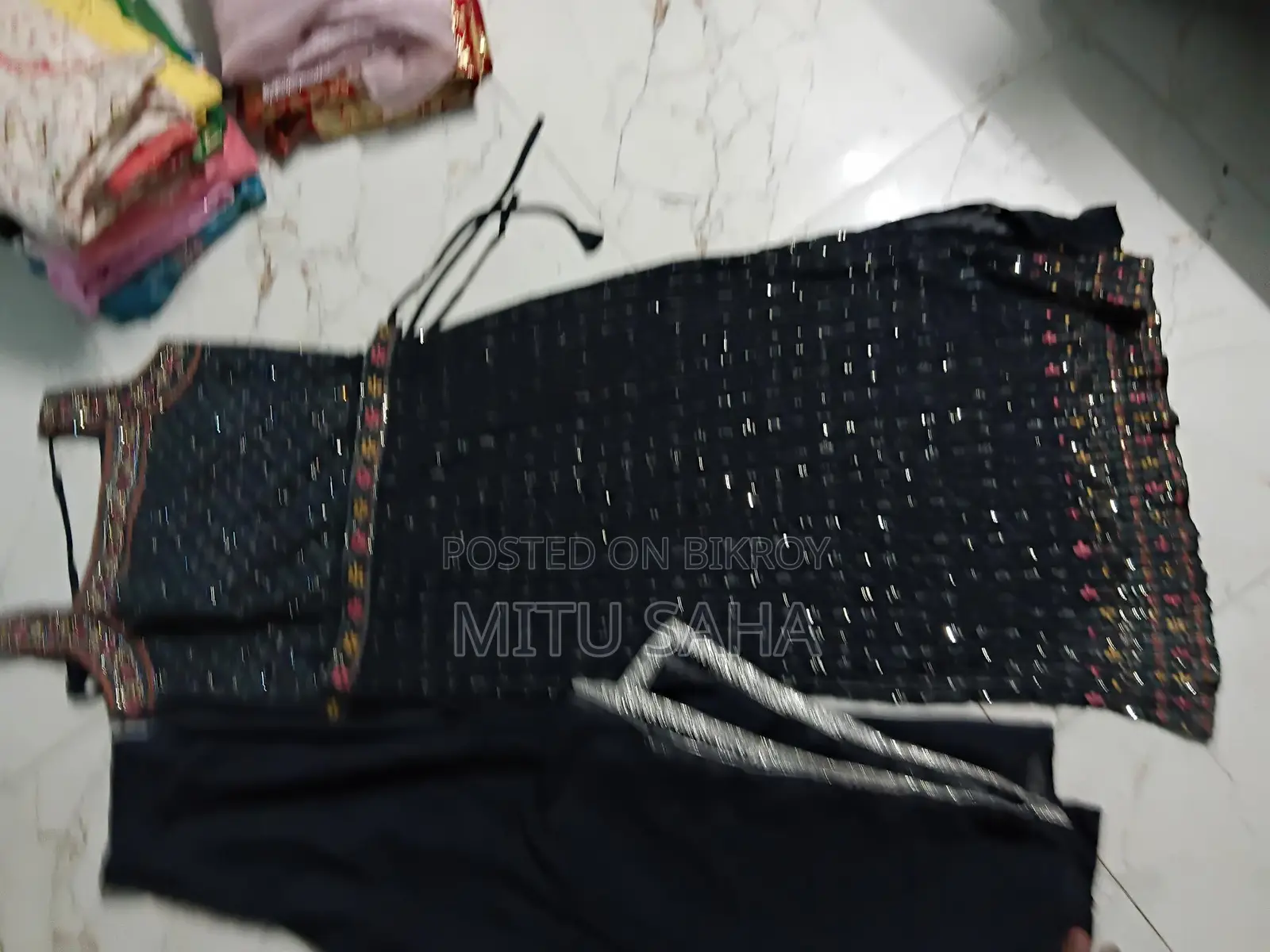 একটি সুন্দর থ্রি-পিস