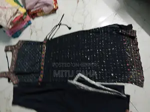 একটি সুন্দর থ্রি-পিস