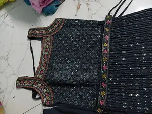 একটি সুন্দর থ্রি-পিস