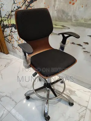 প্রায় নতুন এরগোনোমিক অফিস চেয়ার