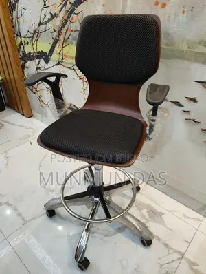 প্রায় নতুন এরগোনোমিক অফিস চেয়ার