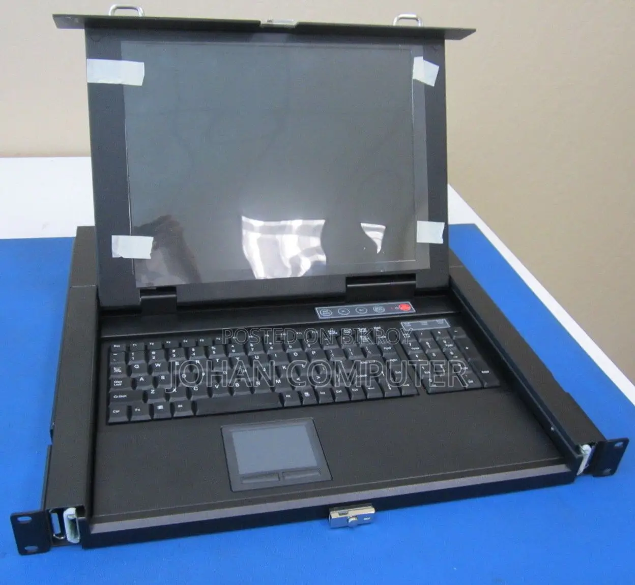 KVM Console 17″ (IBM)