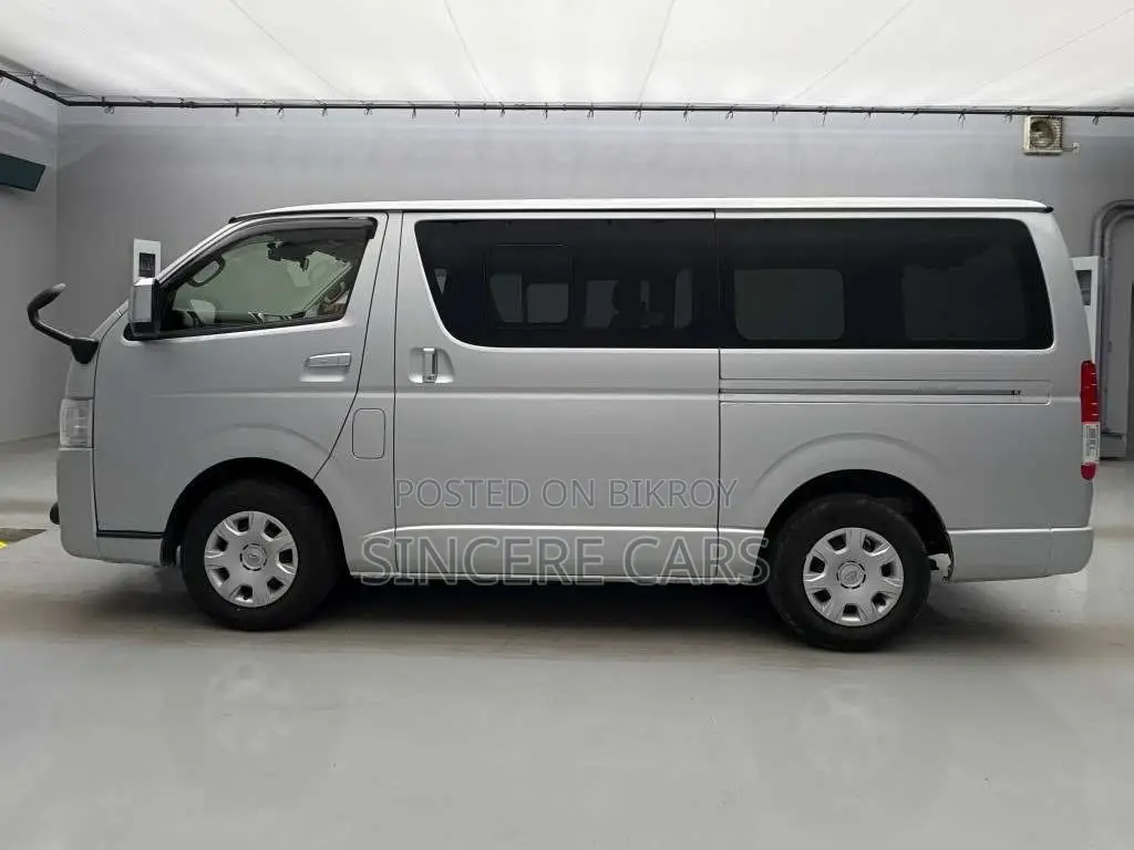 Toyota Hiace SUPER GL KEY START 2020