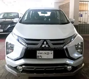 মিতসুবিশি এক্সপ্যান্ডার ২০২২ সাদা