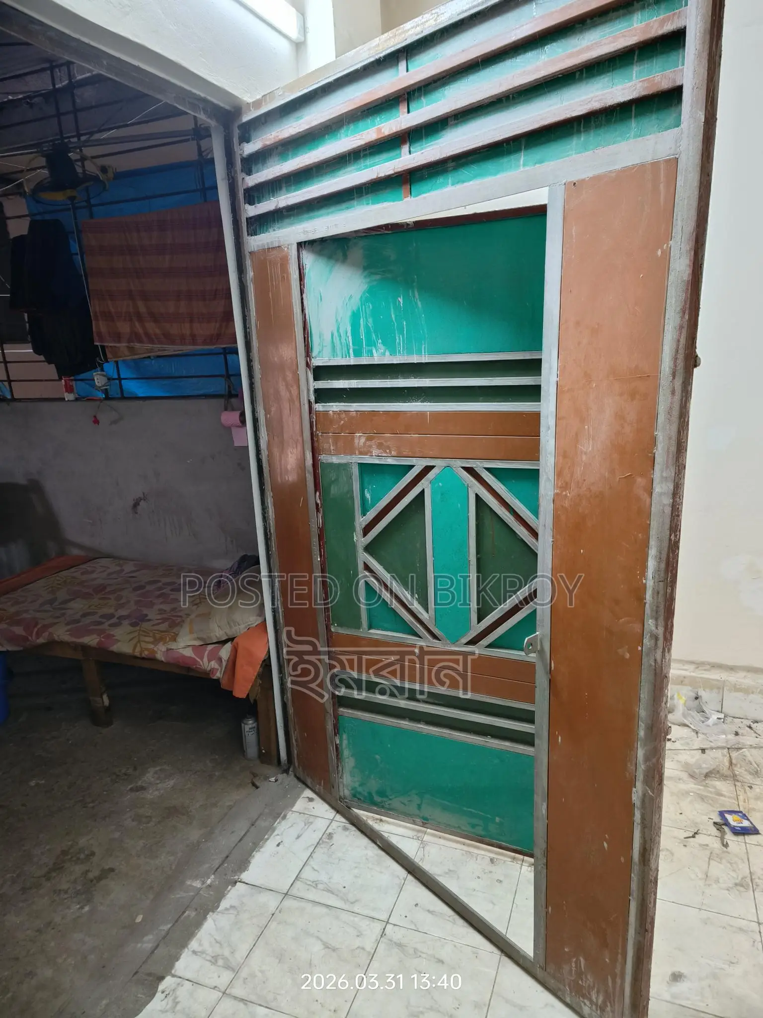 ৫ মাস আগে তৈরি করেছিলাম, গোডাউন ছেড়ে দিয়েছি তাই বিক্রি করে দিবো।