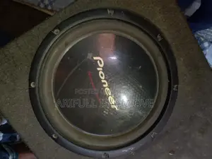 দুইটি ১২ ইঞ্চি কার স্পিকার বিক্রি হবে।