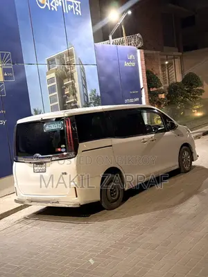 Toyota Noah 2019 hybrid