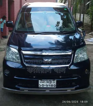 Toyota Noah 2004