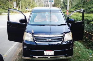 Toyota Noah 2004