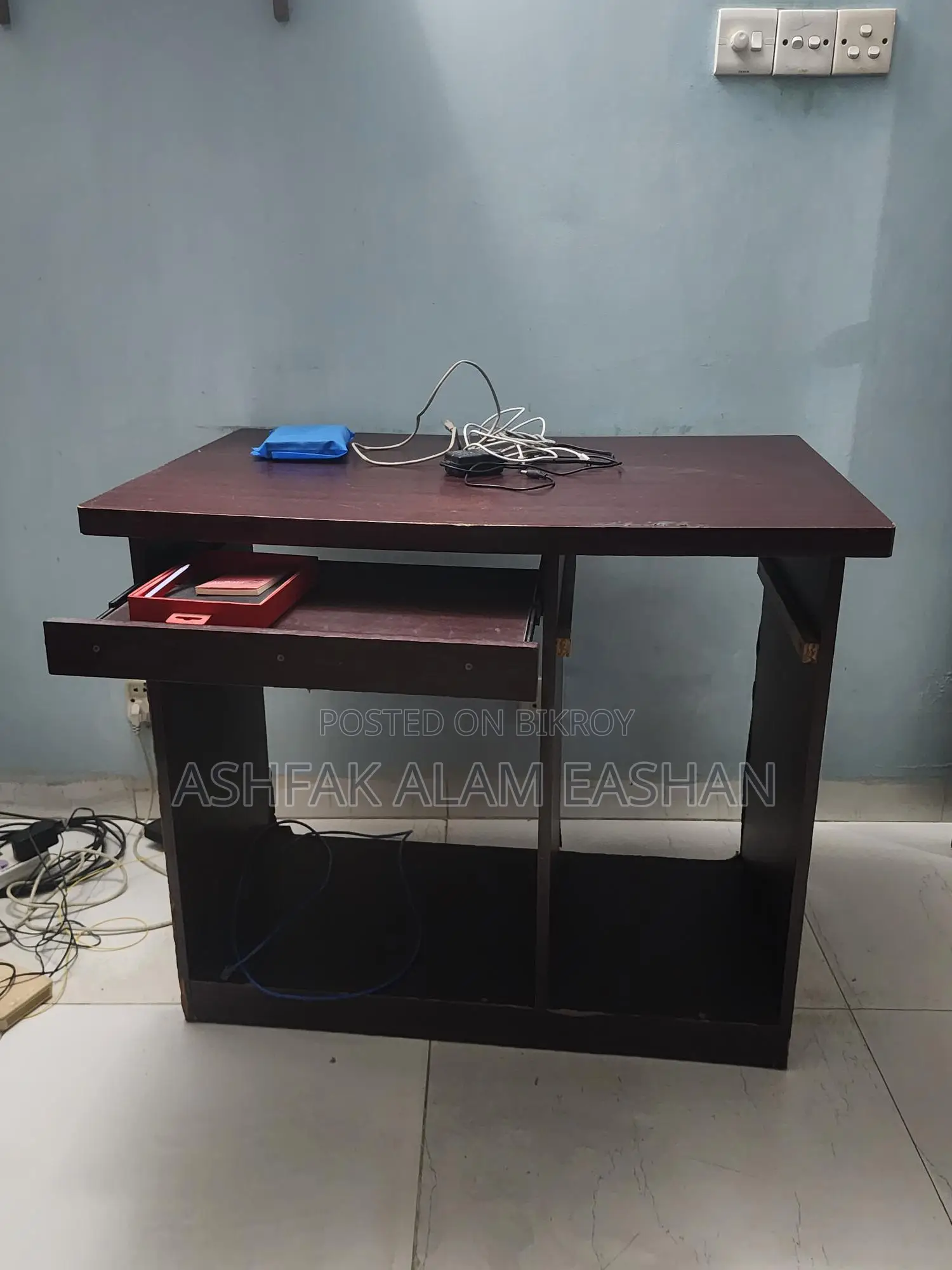 ডার্ক উড কম্পিউটার ডেস্কটপ টেবিল