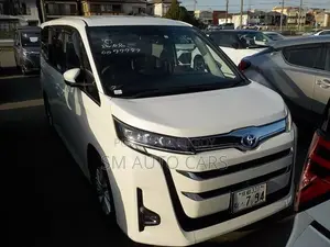 Toyota Noah Hybrid Z Pearl New 2023