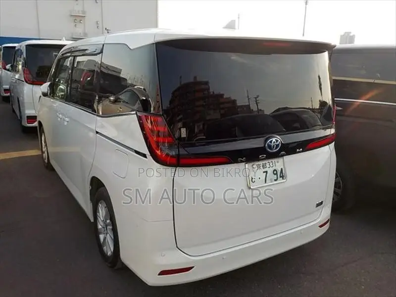 Toyota Noah Hybrid Z Pearl New 2023