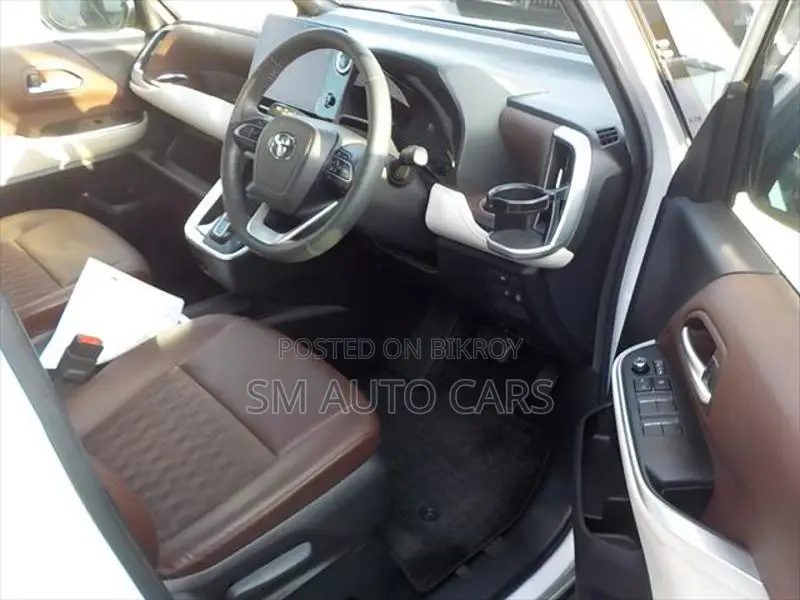 Toyota Noah Hybrid Z Pearl New 2023