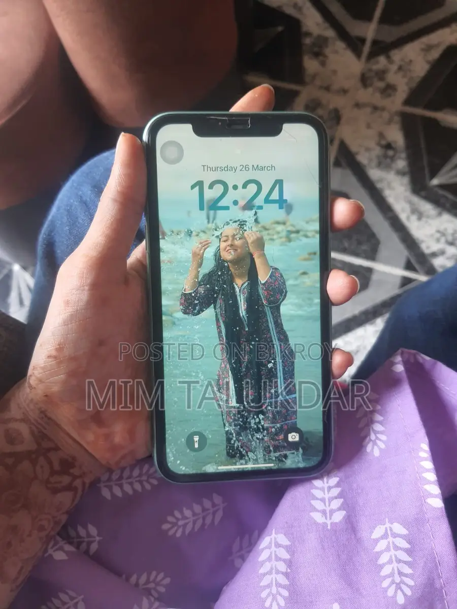 Apple iPhone 11 . (Used)