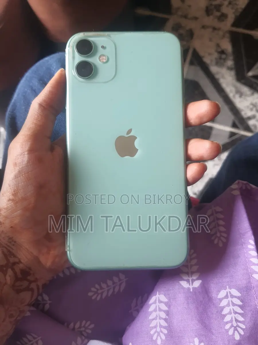 Apple iPhone 11 . (Used)