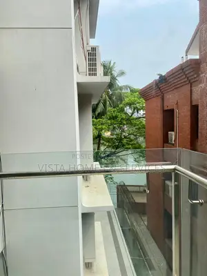 গুলশান-১ এ লেকসাইড ৩ বেডরুমের সুন্দর ফার্নিশড অ্যাপার্টমেন্ট ভাড়ার জন্য
