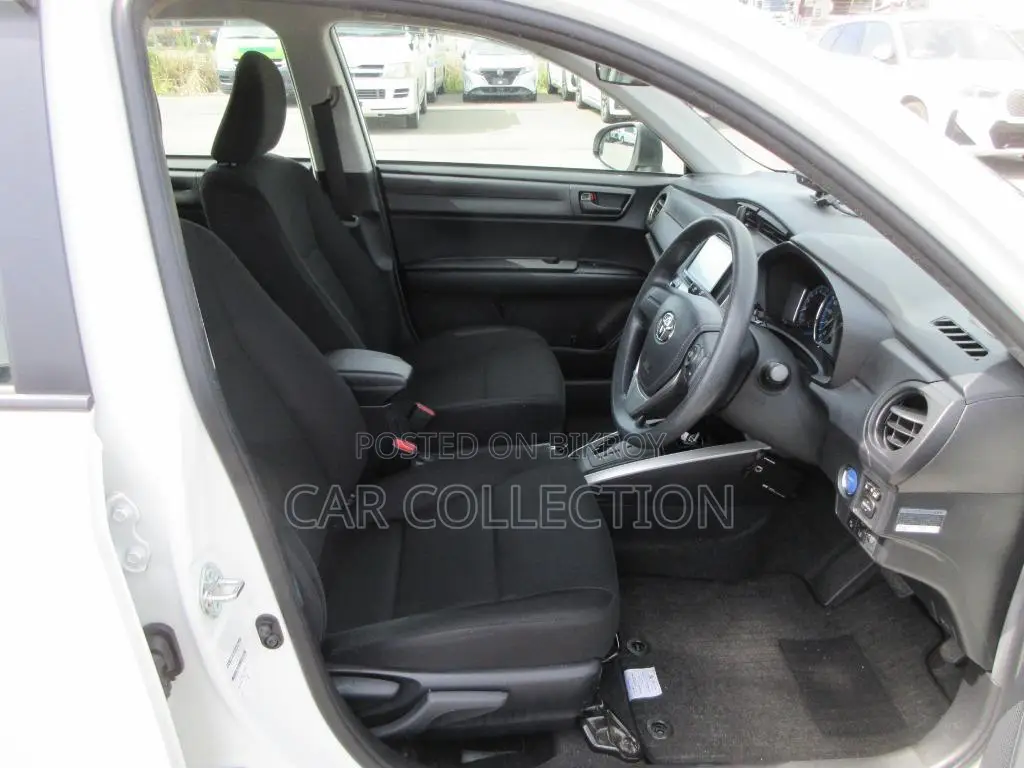 Toyota Fielder 2020