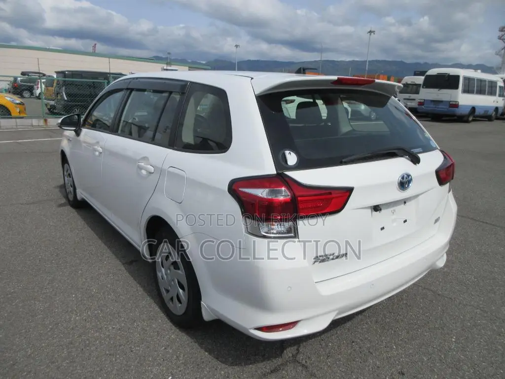 Toyota Fielder 2020