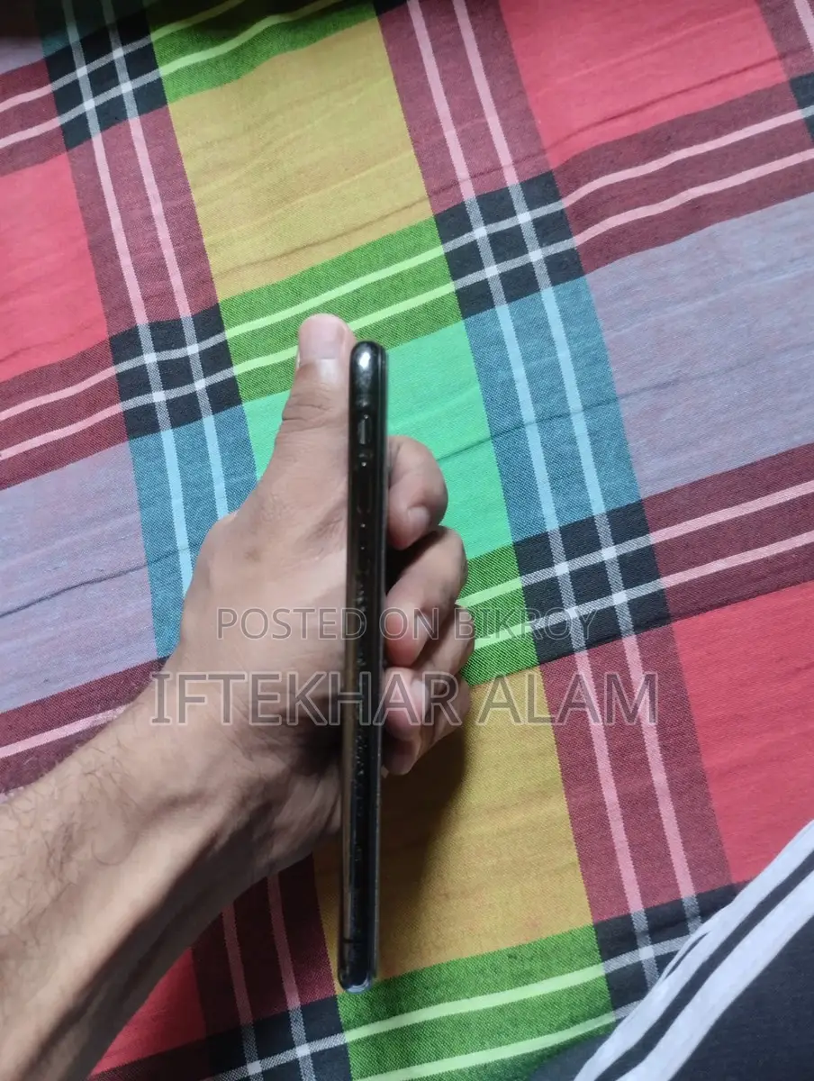 Apple iPhone X (Used)