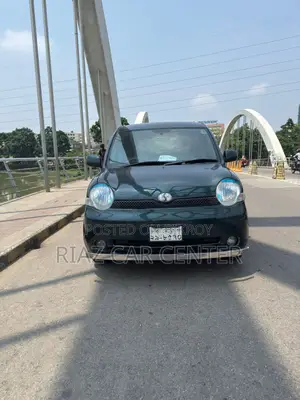 Toyota Sienta 2004