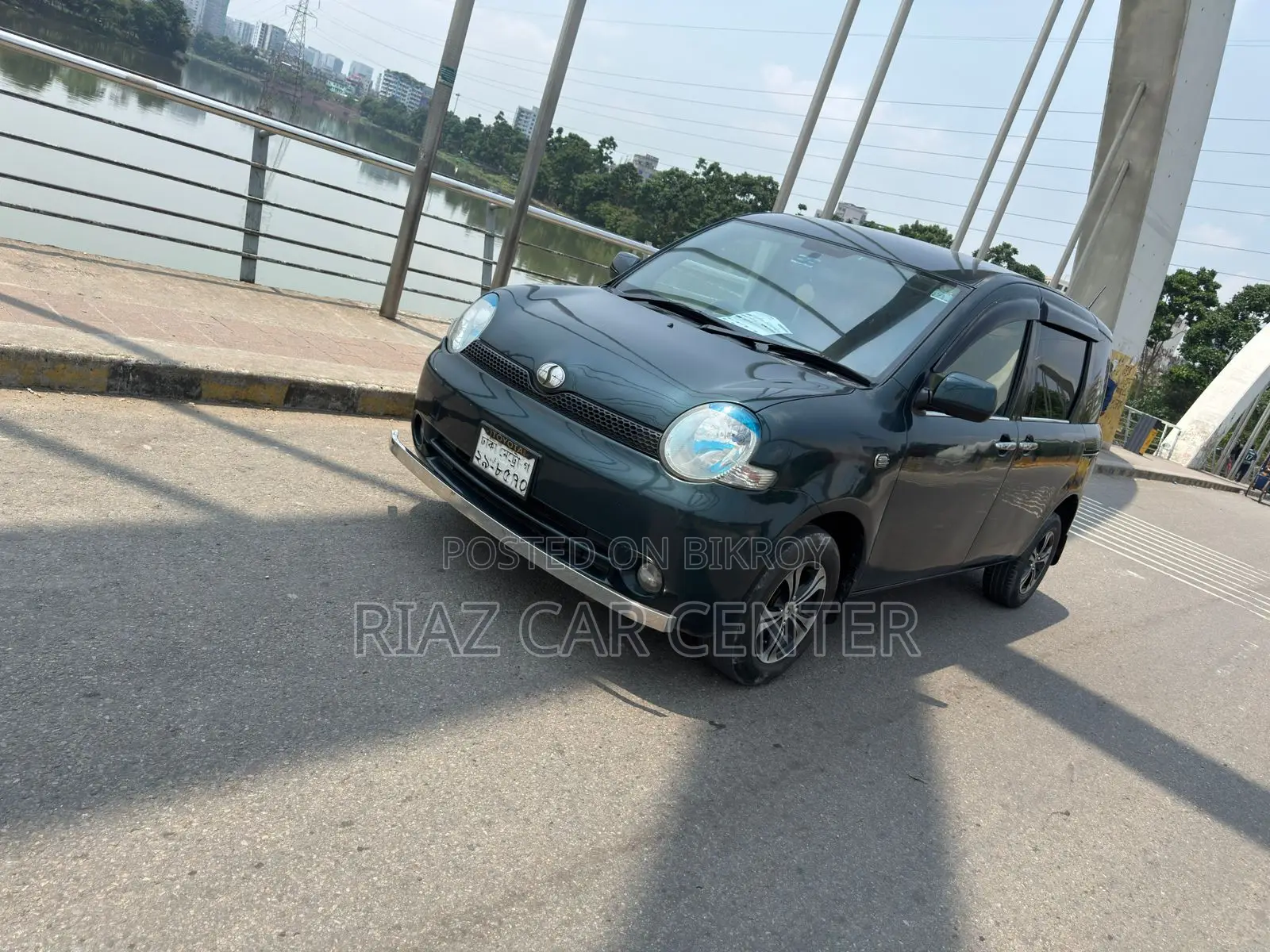 Toyota Sienta 2004