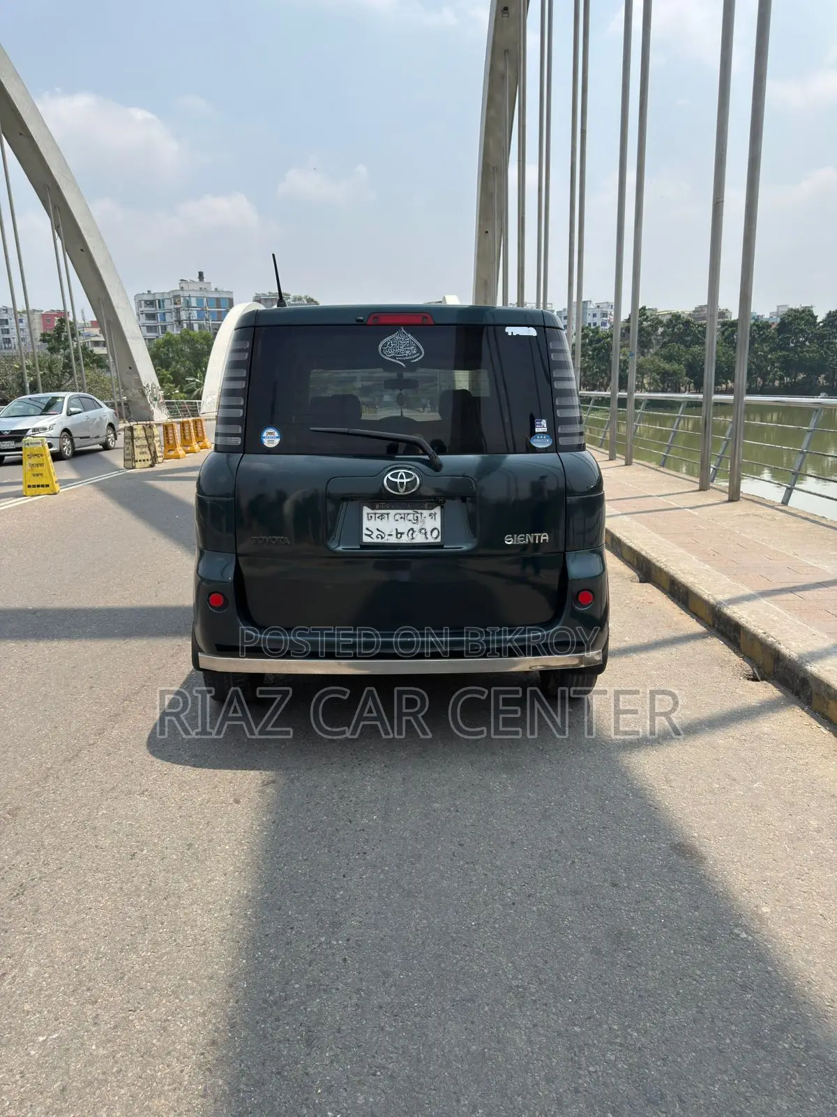 Toyota Sienta 2004