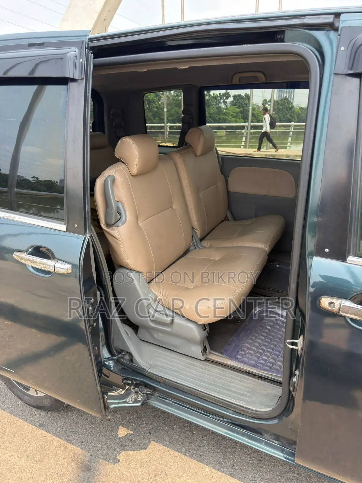 Toyota Sienta 2004
