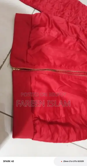 লাল জ্যাকেট 🧥