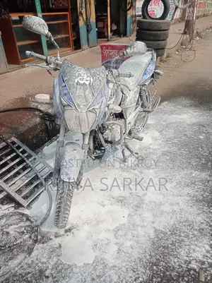 Bajaj Pulsar 150 . 2014