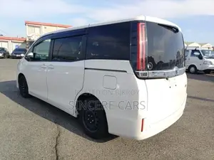 Toyota Noah X HYB 4POINT 2021