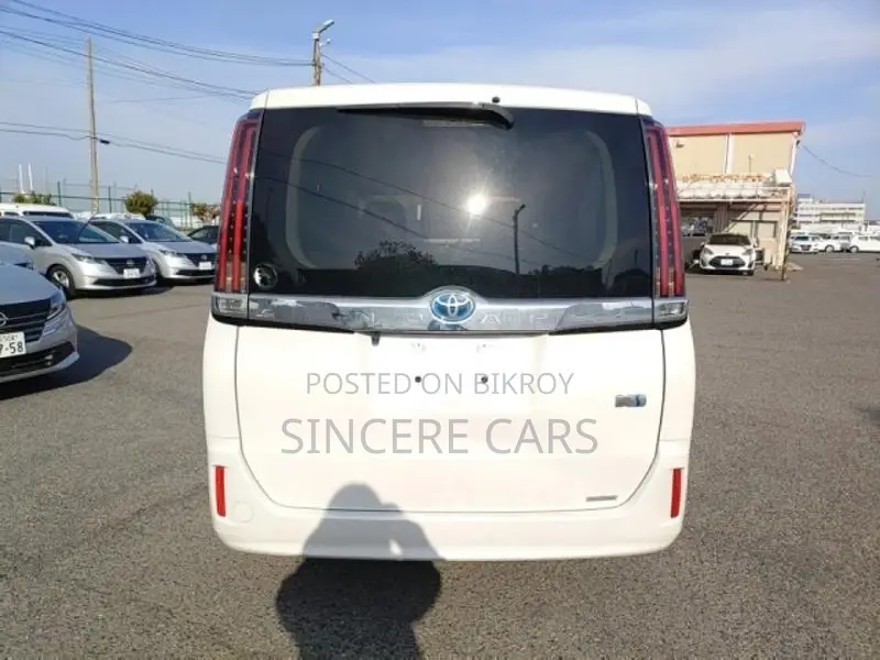 Toyota Noah X HYB 4POINT 2021