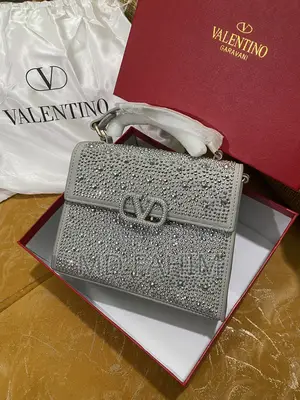Valentino পার্টি ব্যাগ.. মাস্টার কোয়ালিটি.. বক্সসহ সম্পূর্ণ নতুন