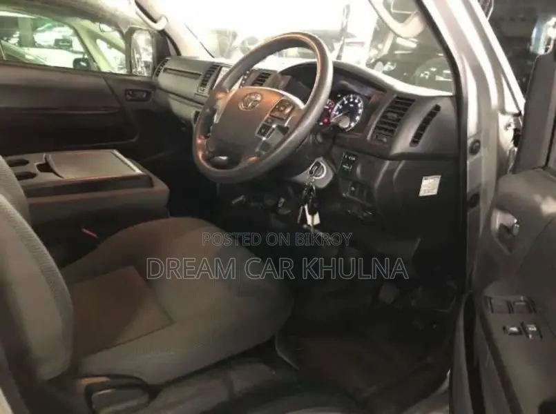 Toyota Hiace PKG. DX G LED SILVER 2021