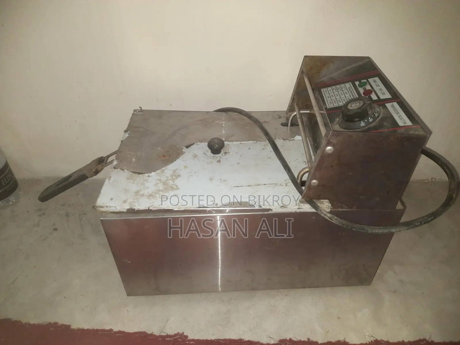 ডীপ ফায়ারটি ১ মাস ও ব্যাবহার করি নাই।টাকার দরকার তাই বিক্রি কইরা দিমু।