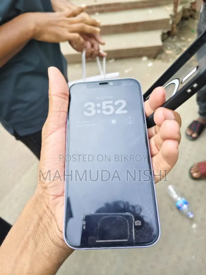 Apple iPhone 12 (Used)