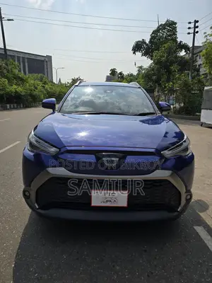 টয়োটা করোল্লা ক্রস ২০২২ নীল