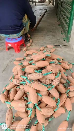 পুকুরে গ্যাস ওঠানো হররা