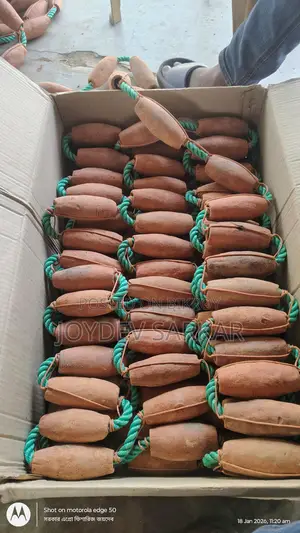 পুকুরে গ্যাস ওঠানো হররা