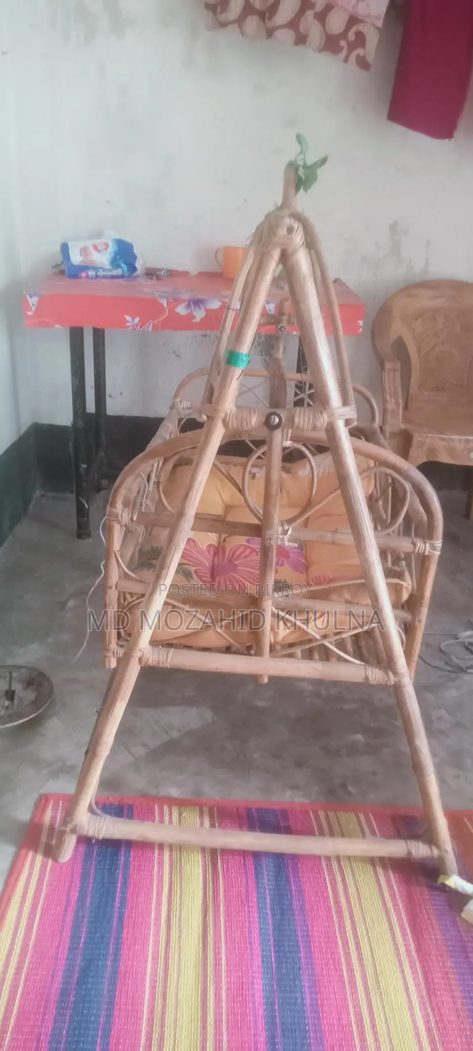 একটি বেতের দোলনা বিক্রয় করা হবে
