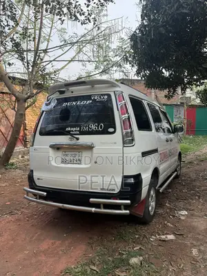 Toyota Noah 2005