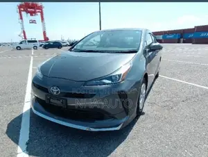 Toyota Prius S 2020