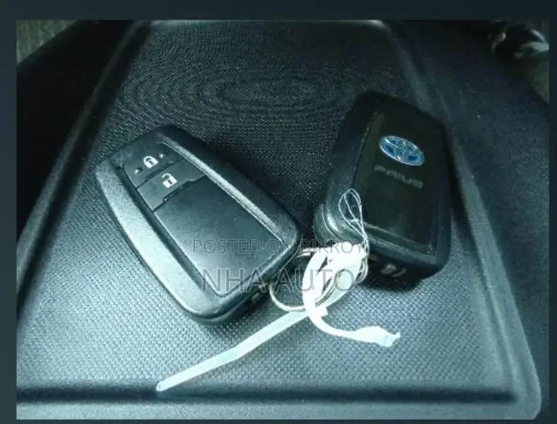 Toyota Prius S 2020