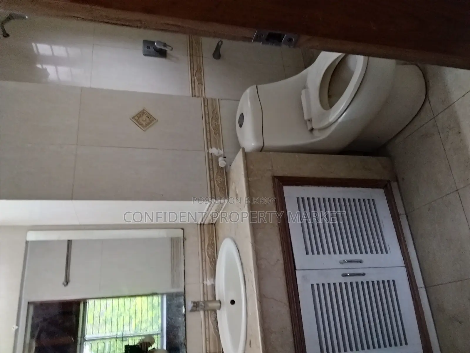 গুলশানে সেমি-ফার্নিশড অ্যাপার্টমেন্ট ভাড়া হবে
