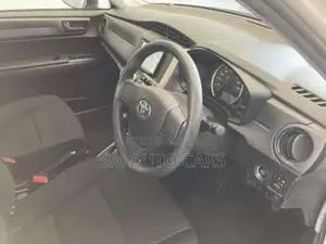 Toyota Fielder Non Hybrid EX White 2020