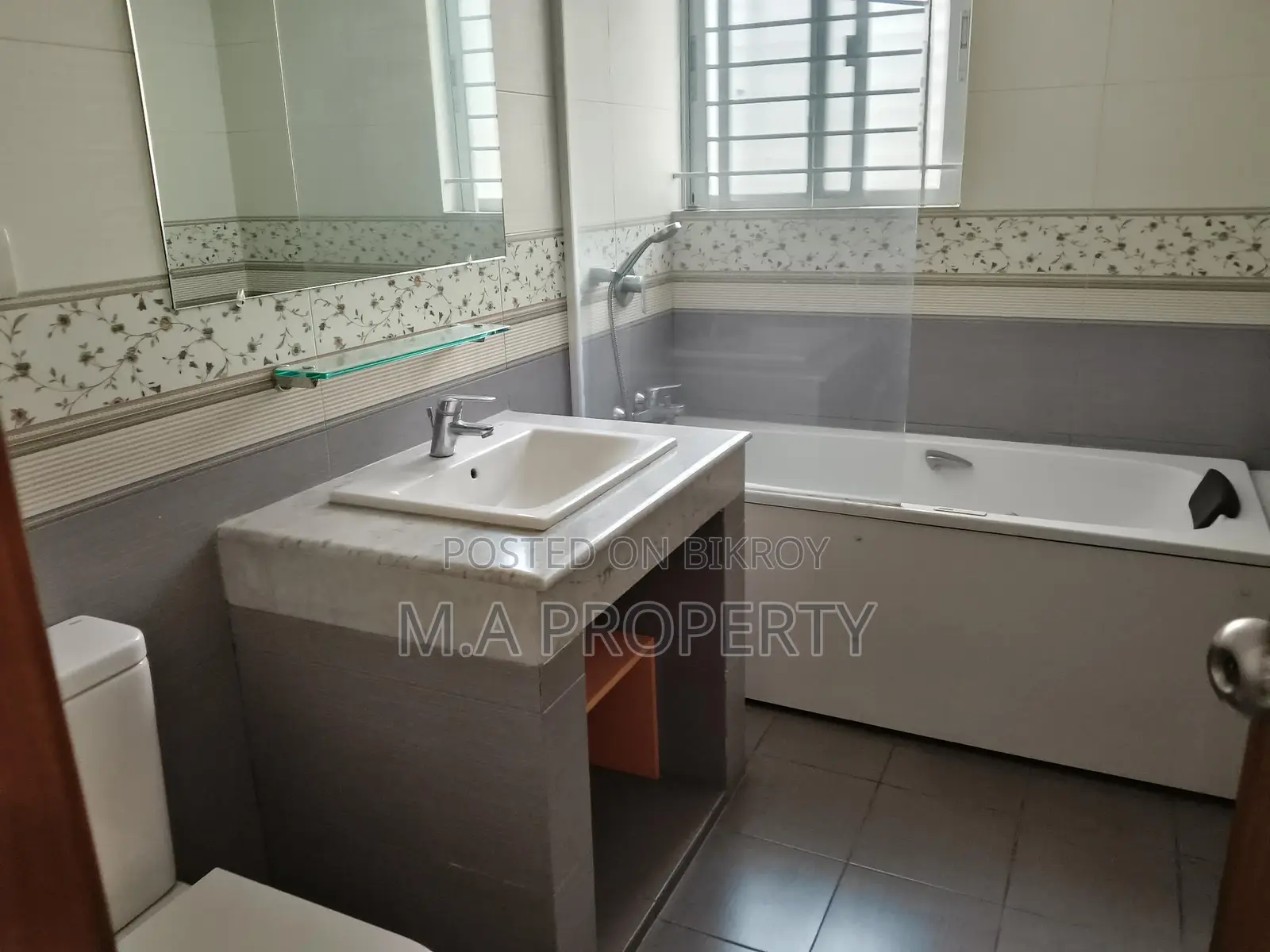 Duplex Apartment Rent 4-Bedroom 2-Car Park Gulshan