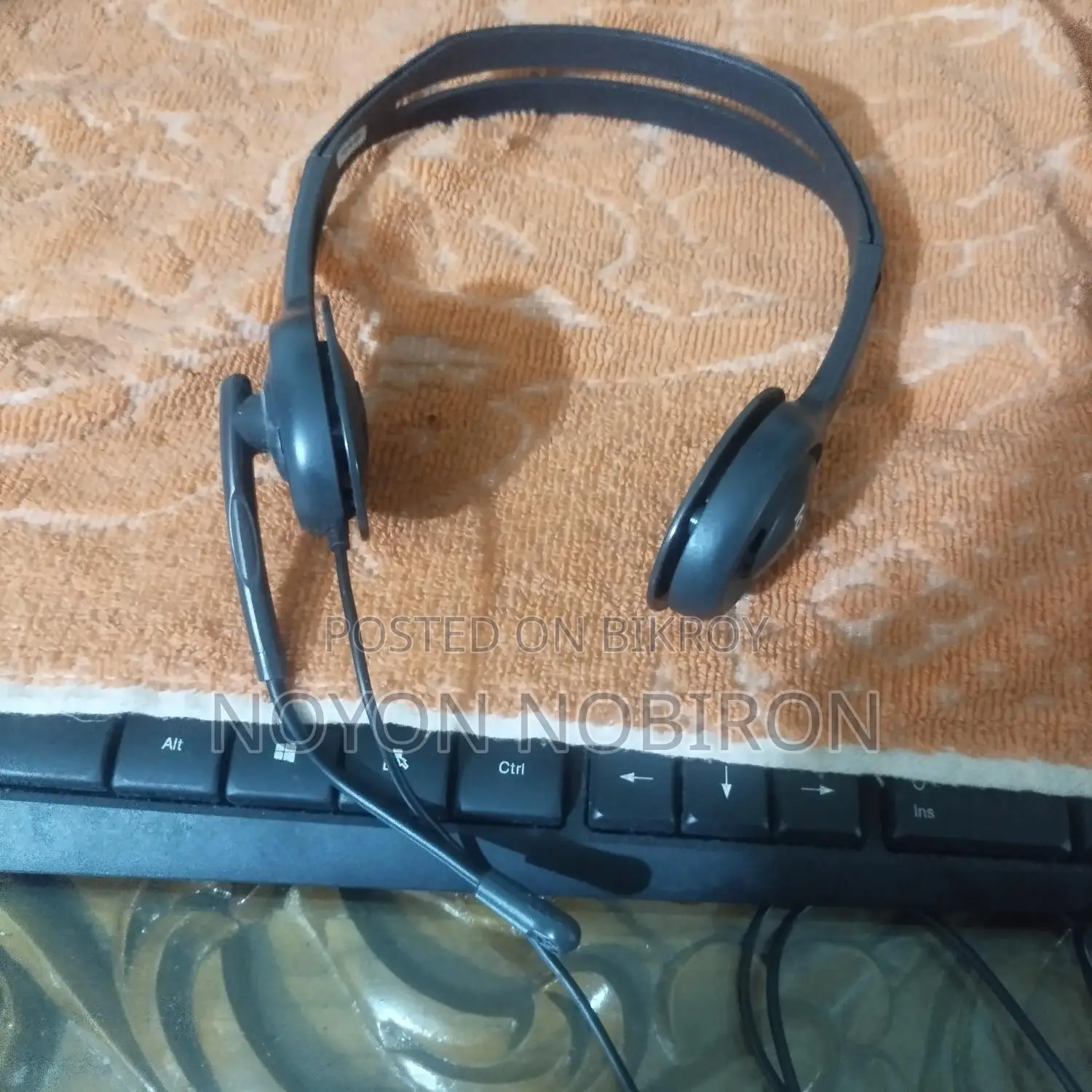 লজিটেক Logitech ওয়্যারড হেডসেট উইথ মাইক্রোফোন - জরুরি বিক্রি!